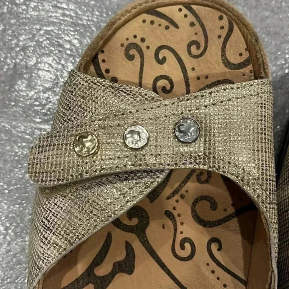 [38/7-7.5]Portofino Gold  Tone Selina Sandals - Picture 3 of 10